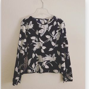 Beautiful 3/4 sleeve Banana Republic shirt.